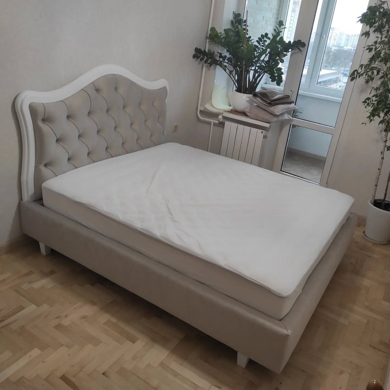 Кровать с багетом